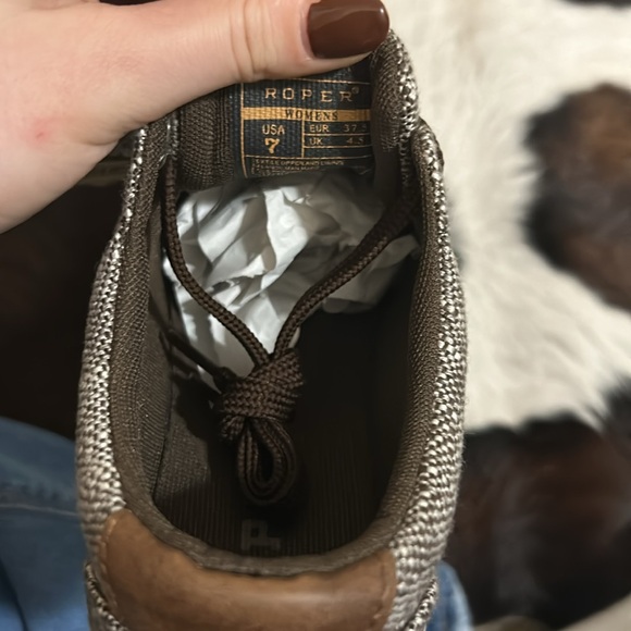 Women’s Roper Shoes - Picture 4 of 8